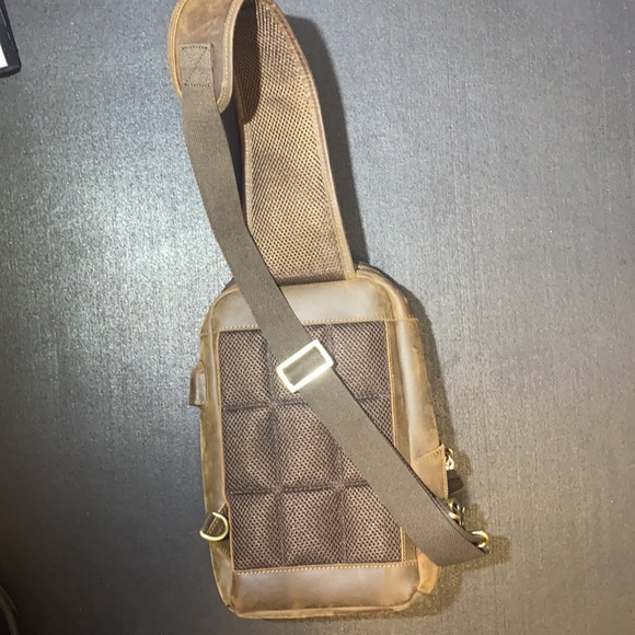 Leather crossbody sling bag - Picture 10 of 12